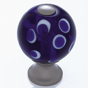  JVJ Hardware 1-3/16_dq_ Dia. Round Glass Knob/Blue Polka Dots 