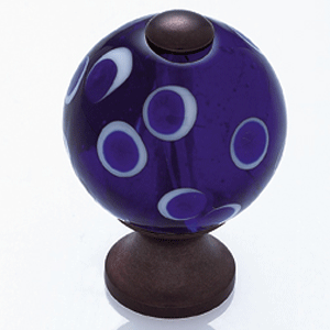  JVJ Hardware 1-3/16_dq_ Dia. Round Glass Knob/Blue Polka Dots 